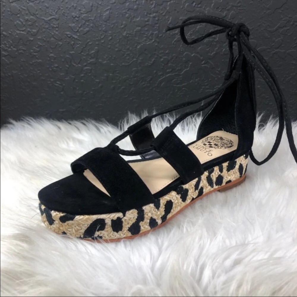 VINCE CAMUTO KELLIA PLATFORM SANDAL S.7.5